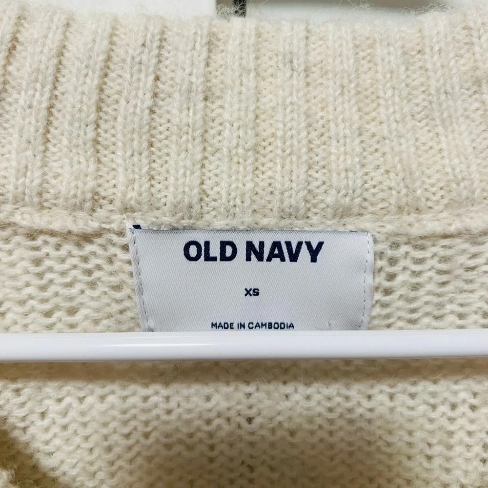 Old Navy Women's V-Neck Cream Sweater